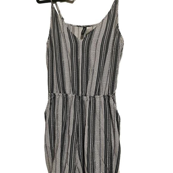 EUC H&M Divided Black and White Romper Size LG - Picture 2 of 9